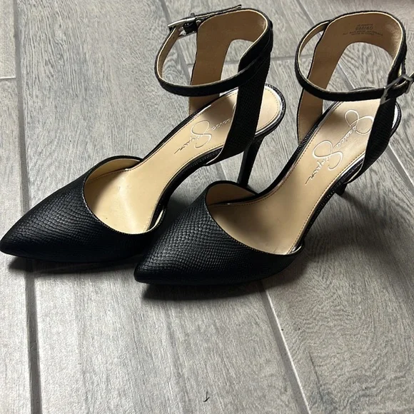 Size 9M Jessica Simpson black stilettos. - Picture 4 of 6